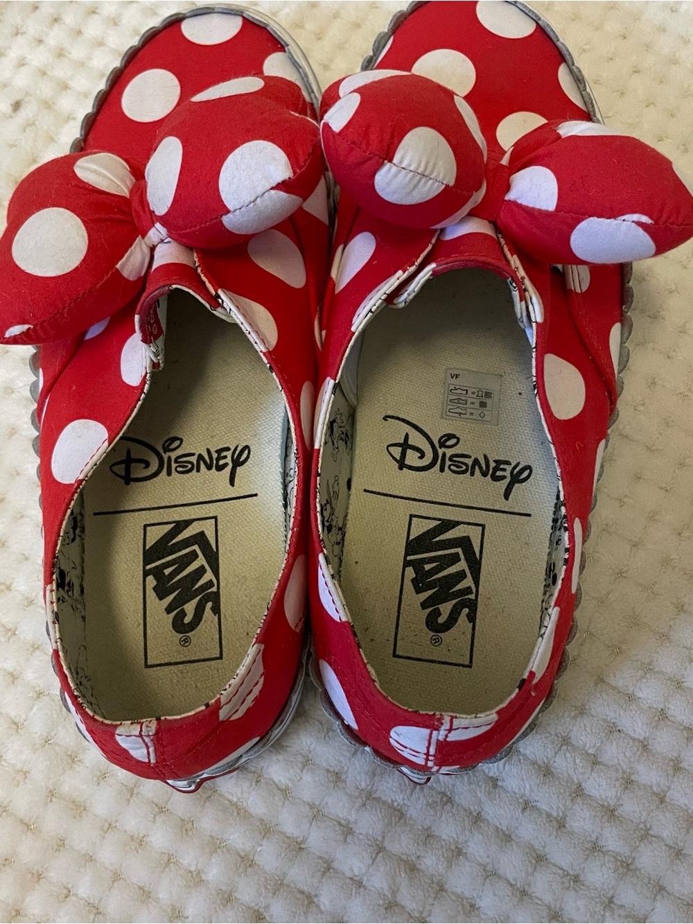 Vans x Disney Red and White Polka Dot Minnie’s Bows Slip-On Sneakers with Bow - Picture 7 of 11